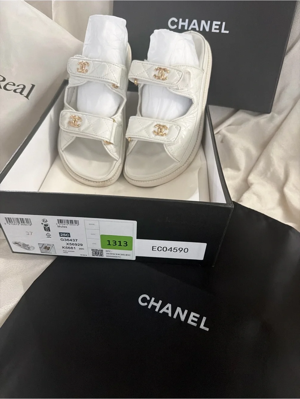 $2,000 CHANEL White leather Sandals 7